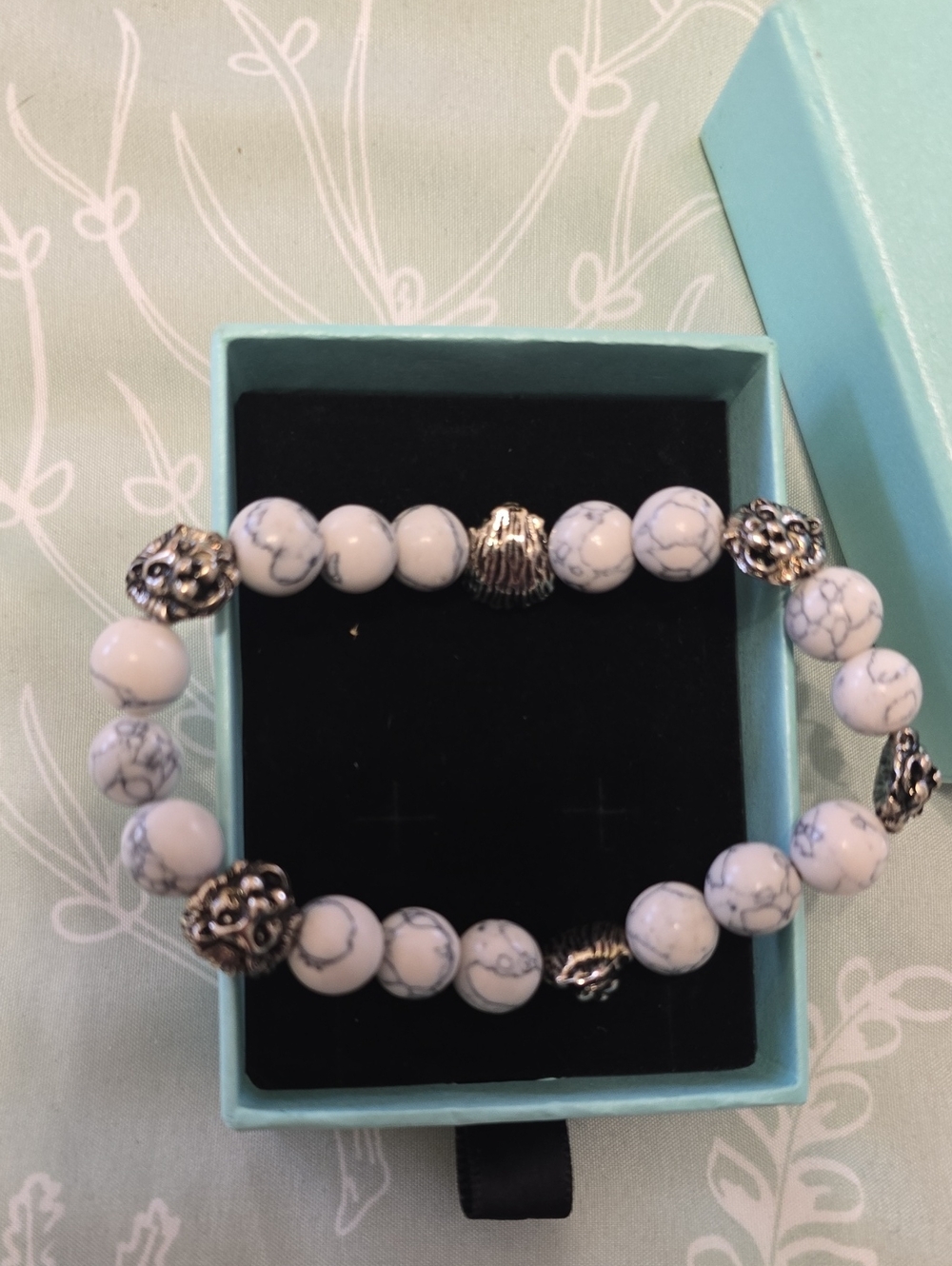 White Howlite Emotional Healing Bead Stretch Bracelet with Silver Accents New